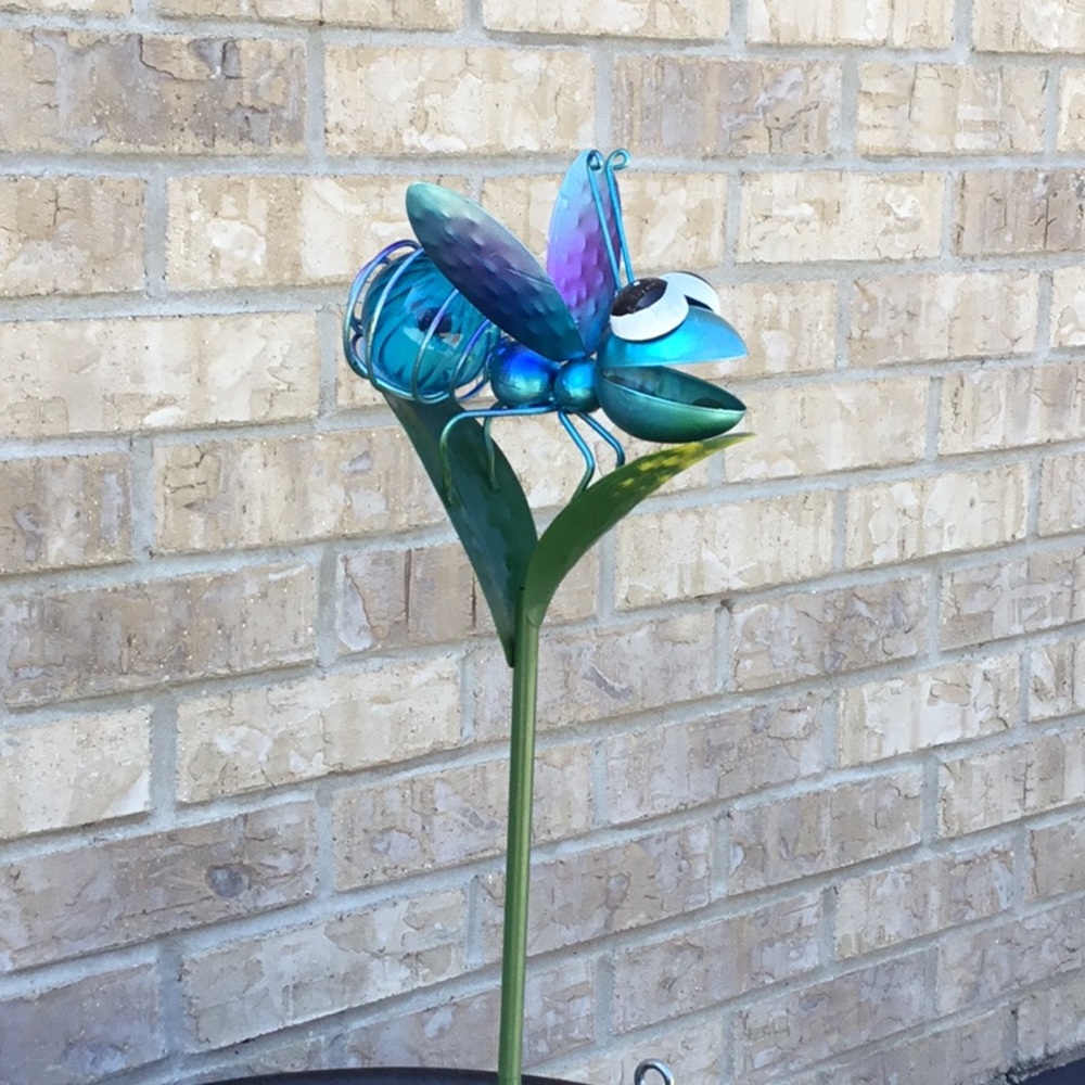 FLASH SALE Solar Ant Garden Pick